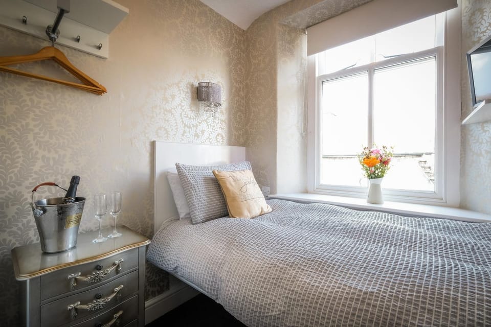 Glen Wynne Windermere - FREE off-site Health Club access with Pool, Sauna, Steam Room & Gym Short 5 Minute Drive Away Bed and Breakfast in Windermere