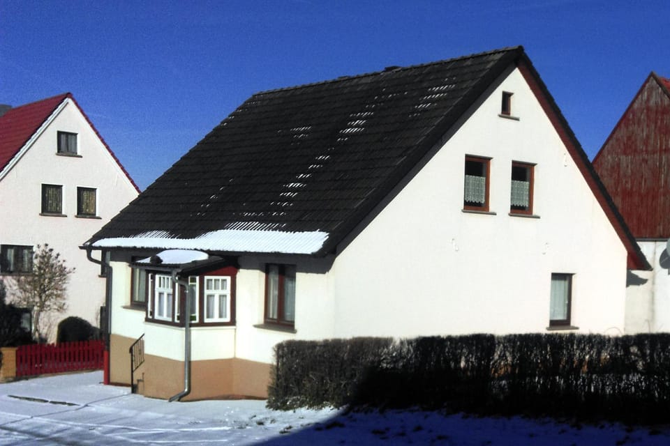 Property building, Facade/entrance, Winter