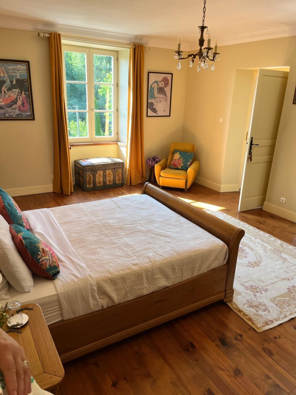 Bed, Photo of the whole room