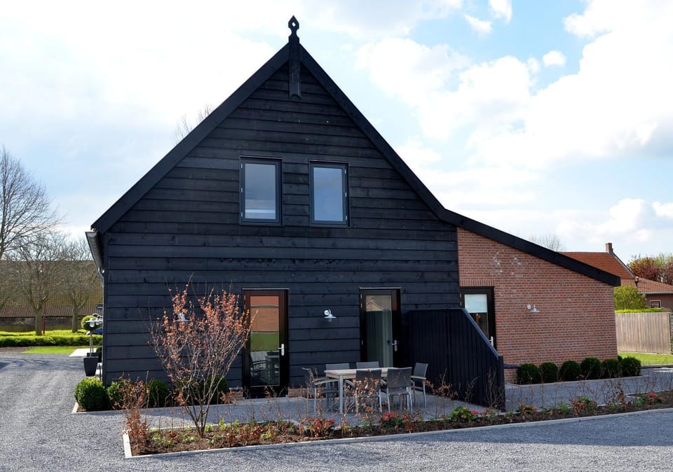 Property building, Facade/entrance, Garden