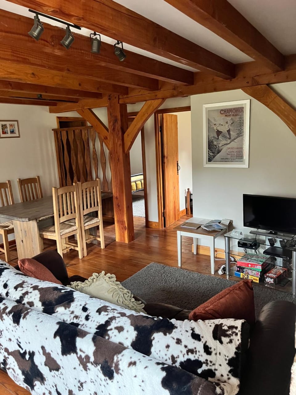 Living room, Dining area