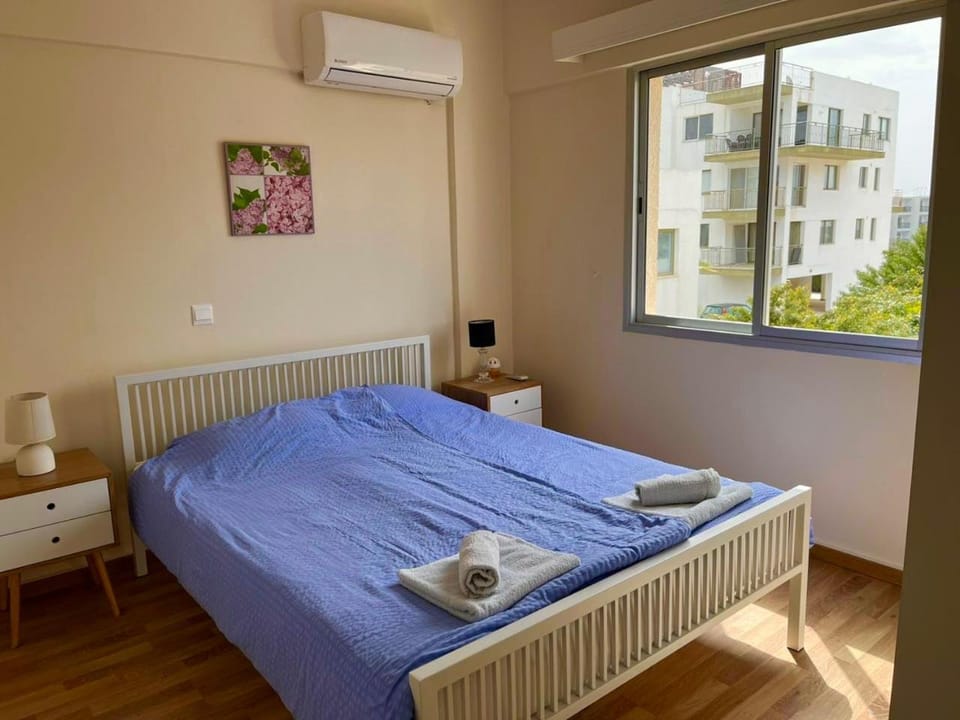 Bed, Photo of the whole room, Bedroom, towels, air conditioner