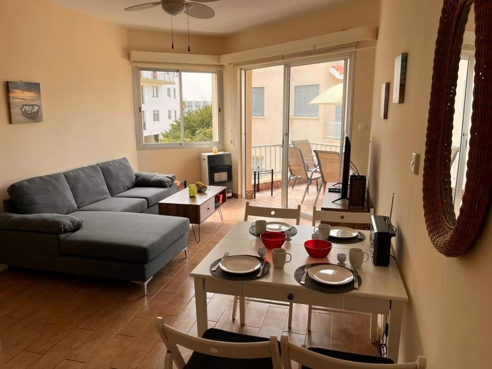 Seating area, fireplace