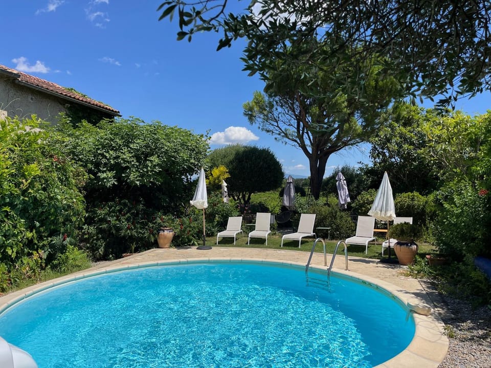 Swimming pool, sunbed