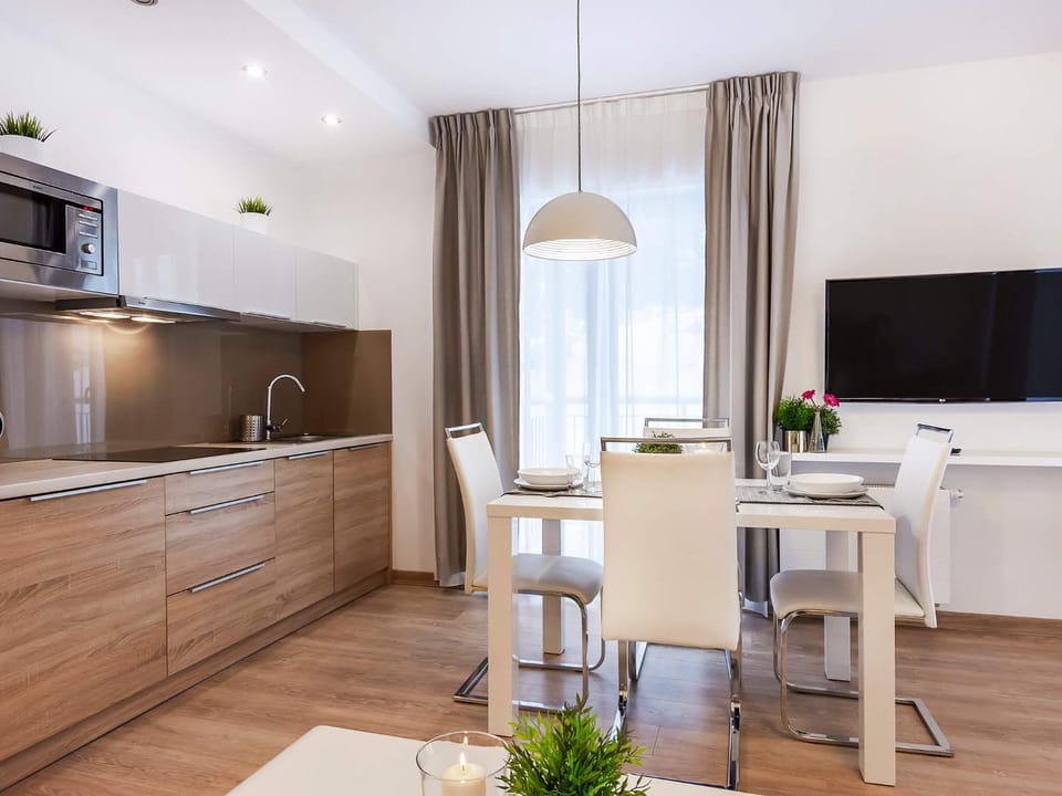 TV and multimedia, Kitchen or kitchenette, Dining area