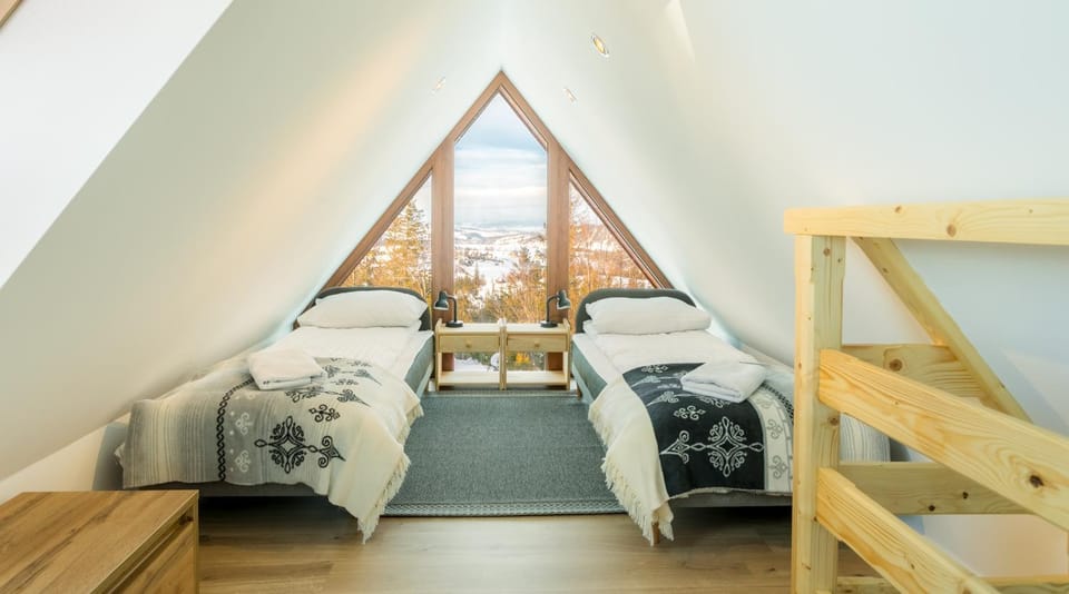 Day, Winter, Seating area, Bedroom, Mountain view