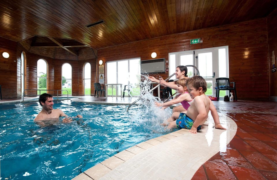 Swimming pool, children, Family