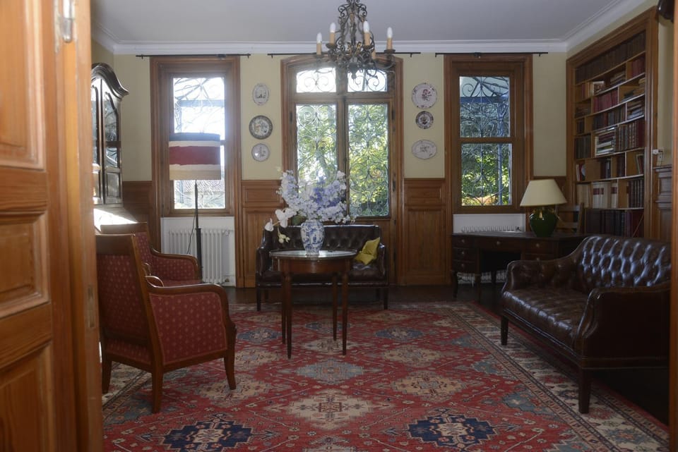 Library, Seating area
