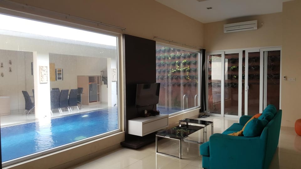 Living room, Seating area, Swimming pool