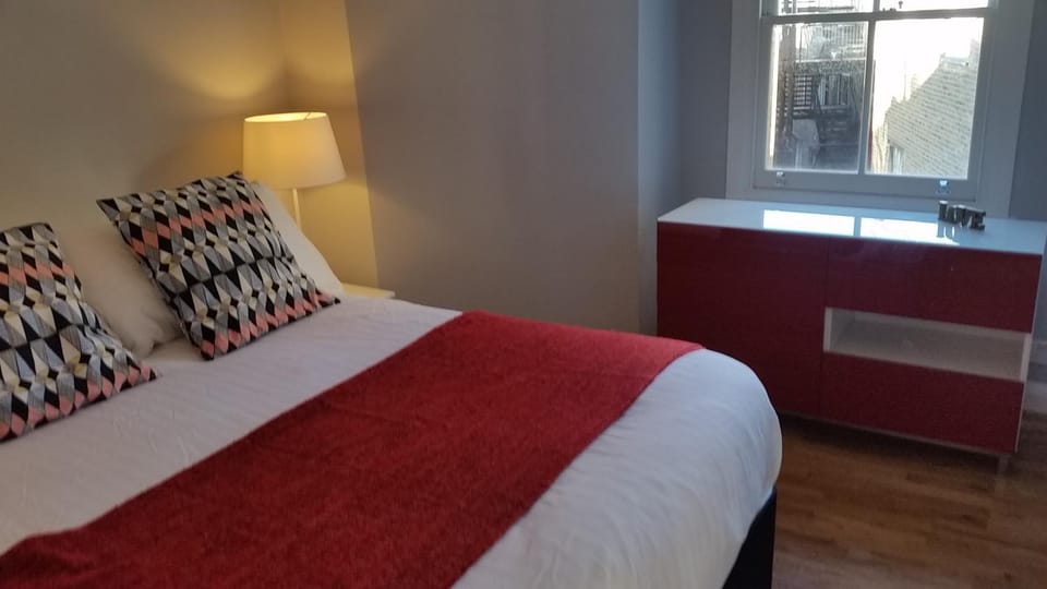 Trendy 2 Bedroom apartment in vibrant Shoreditch, central London zone 1 free WiFi - sleeps 4+2 Apartment in London Borough of Islington