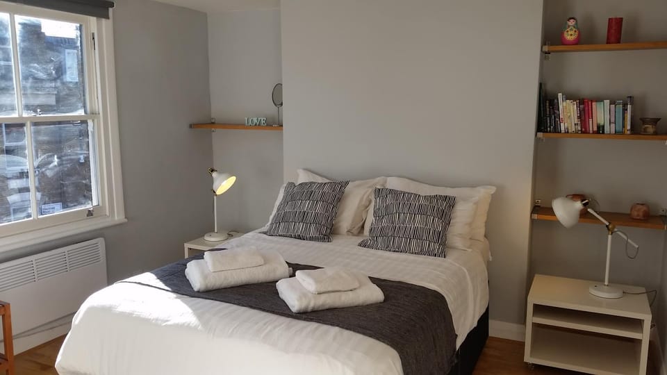 Trendy 2 Bedroom apartment in vibrant Shoreditch, central London zone 1 free WiFi - sleeps 4+2 Apartment in London Borough of Islington