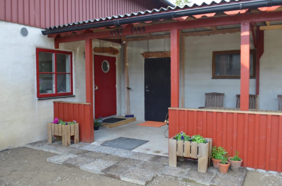 Facade/entrance