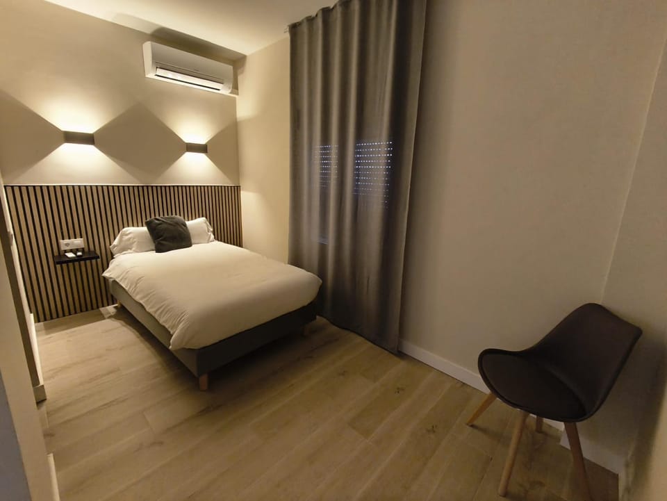 Bed, Photo of the whole room, Bedroom, Garden view, Garden view, shuttle, shuttle, air conditioner