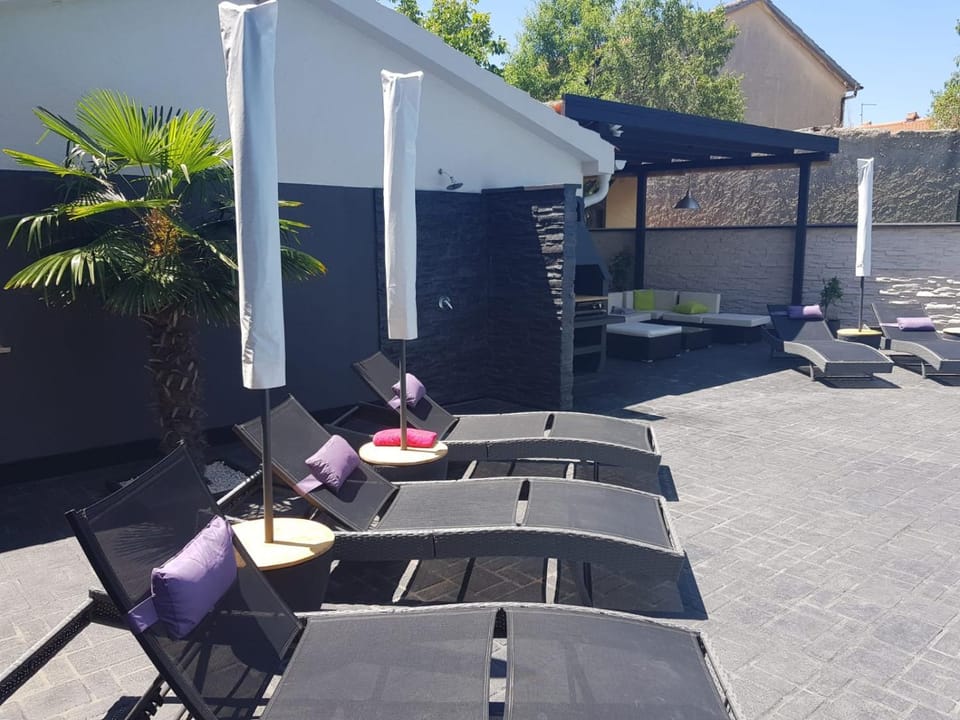 Patio, BBQ facilities