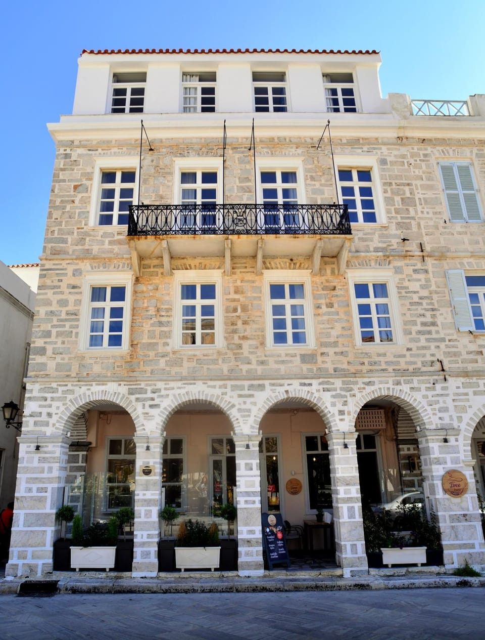 Facade/entrance