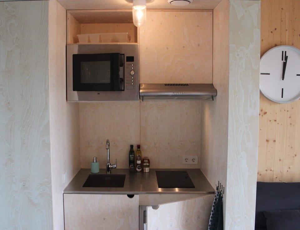 Coffee/tea facilities, Kitchen or kitchenette, Photo of the whole room