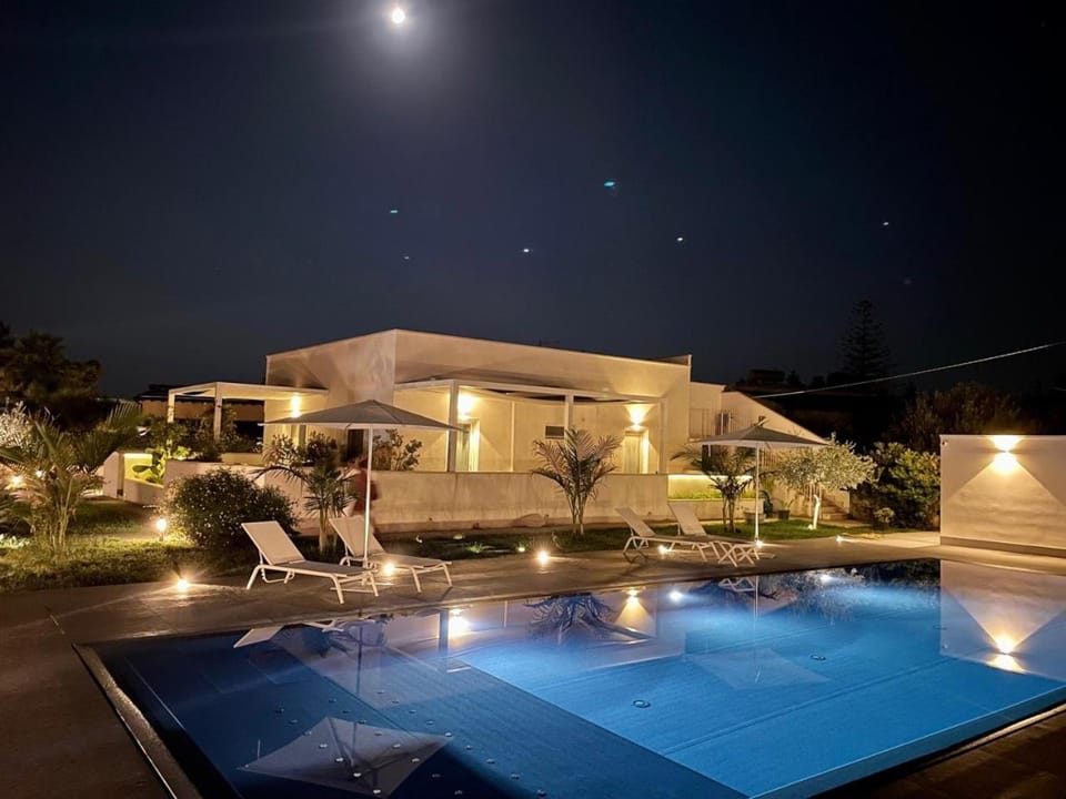 Property building, Garden, Garden view, Garden view, Swimming pool