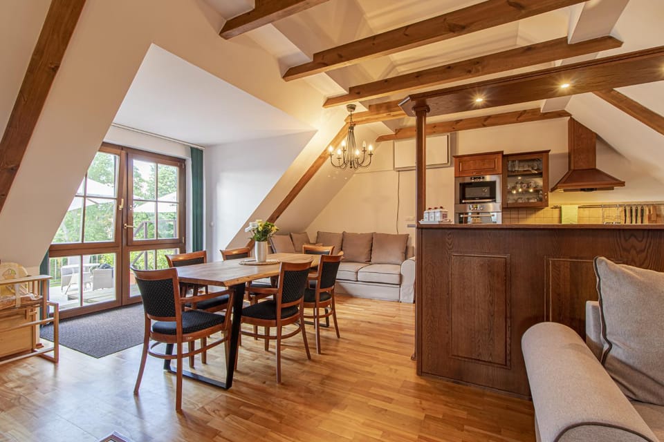 Kitchen or kitchenette, Seating area, Dining area