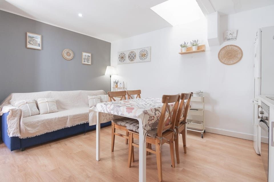Living room, Photo of the whole room, Seating area, Dining area, Bedroom