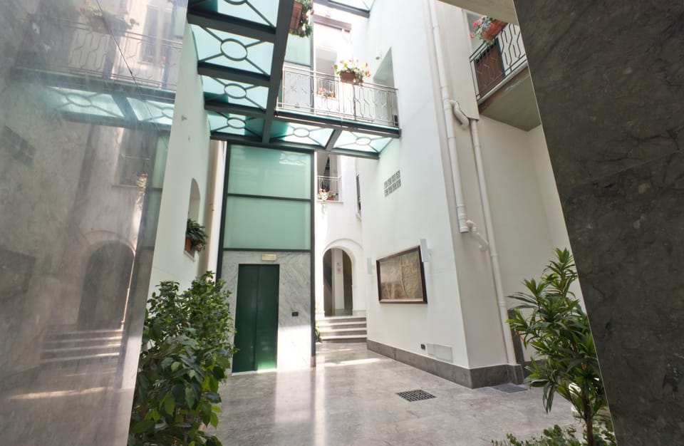 Facade/entrance