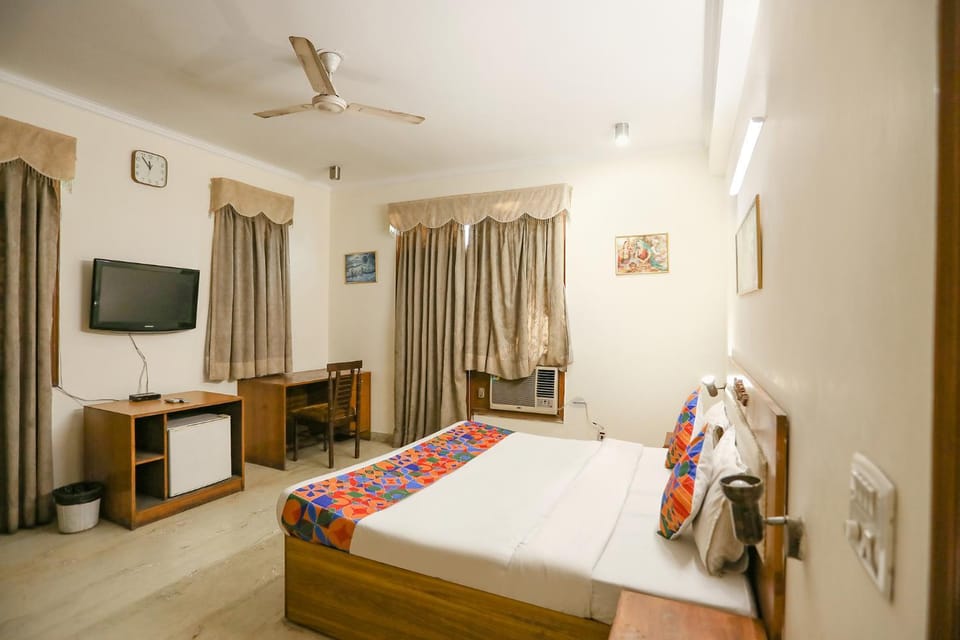 Communal lounge/ TV room, TV and multimedia, Photo of the whole room, Bedroom, air conditioner