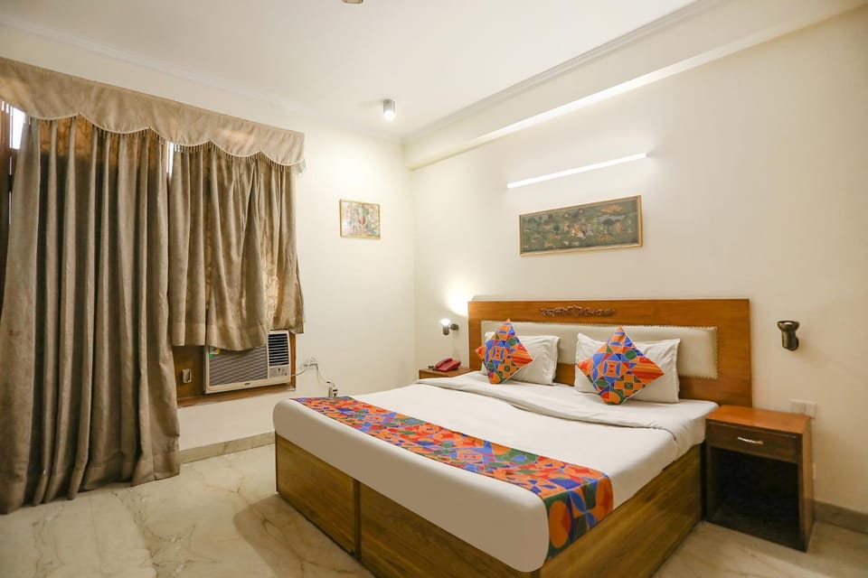 Photo of the whole room, Bedroom, air conditioner