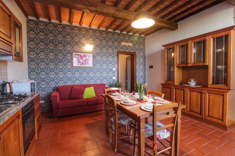 Kitchen or kitchenette, Living room, Seating area, Dining area