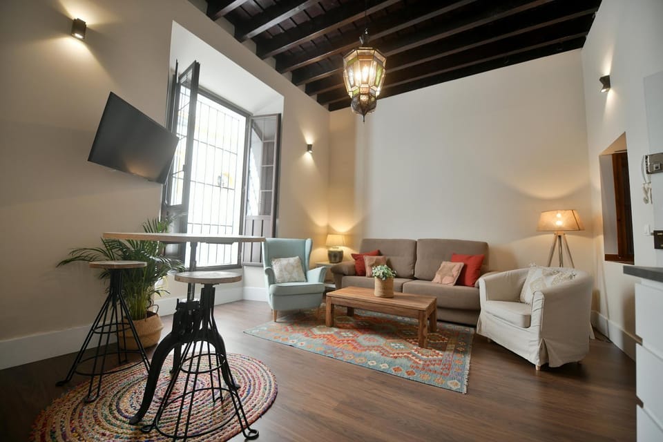 Communal lounge/ TV room, TV and multimedia, Living room, Dining area