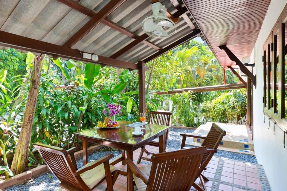Patio, Day, Garden, Garden, Balcony/Terrace, Seating area, Dining area, Garden view