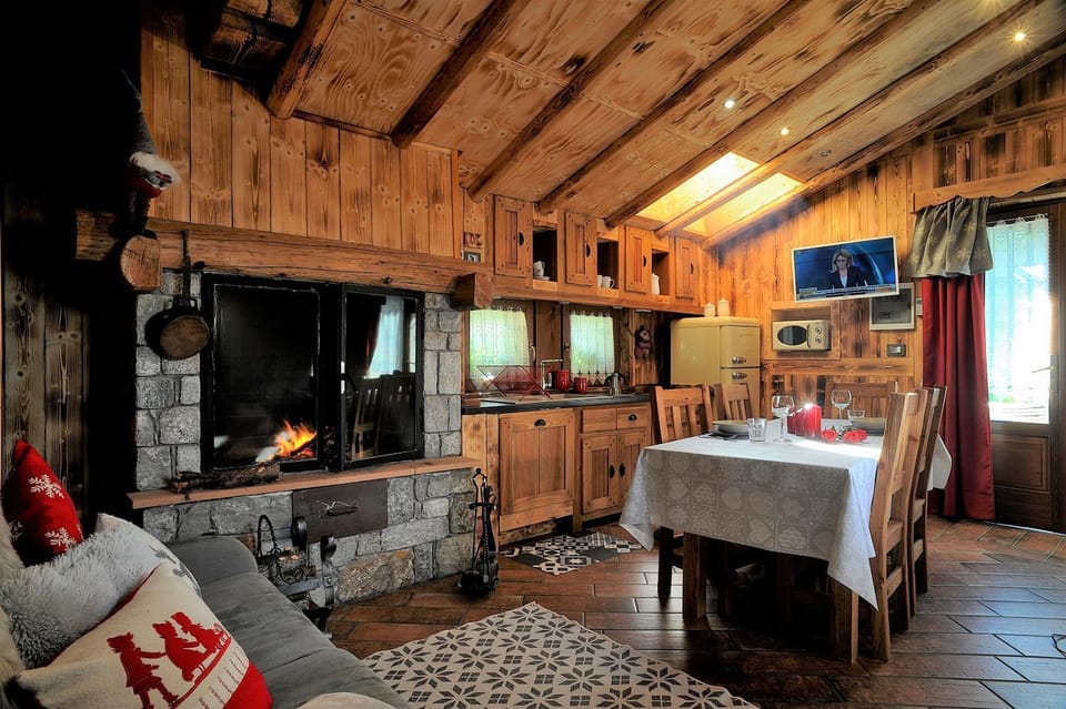 Kitchen or kitchenette, Living room, Dining area