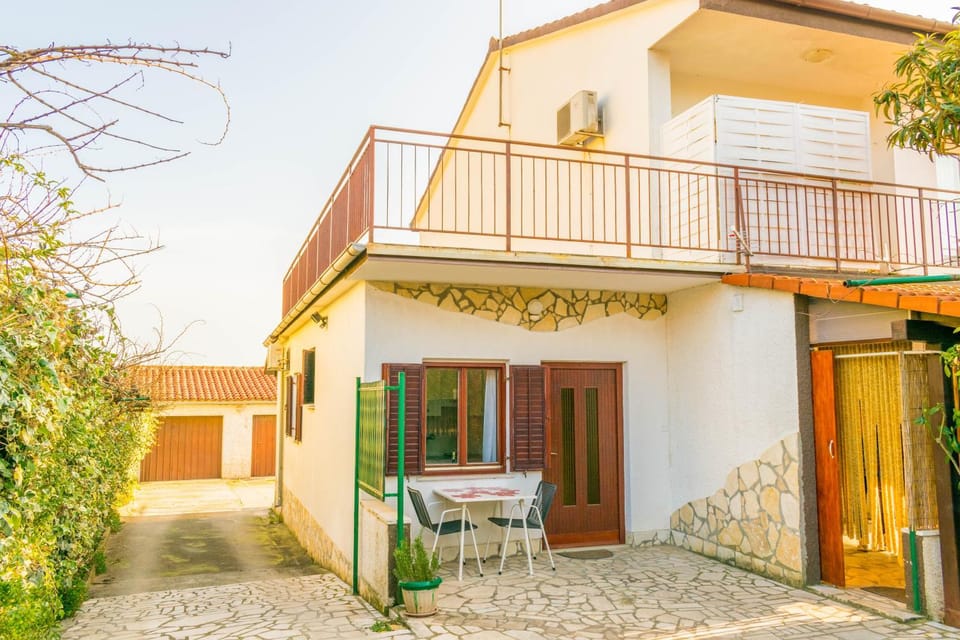 Facade/entrance, Day, Balcony/Terrace, On site