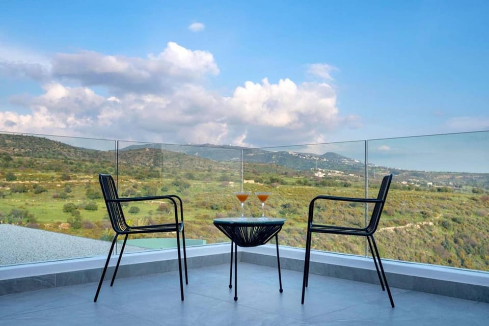 View (from property/room), Balcony/Terrace, Mountain view