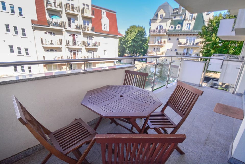 Balcony/Terrace, City view, Street view