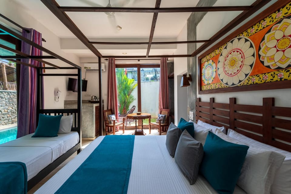 Bed, TV and multimedia, Photo of the whole room, Decorative detail, Seating area, Bedroom