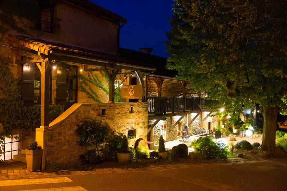Property building, Facade/entrance, Night