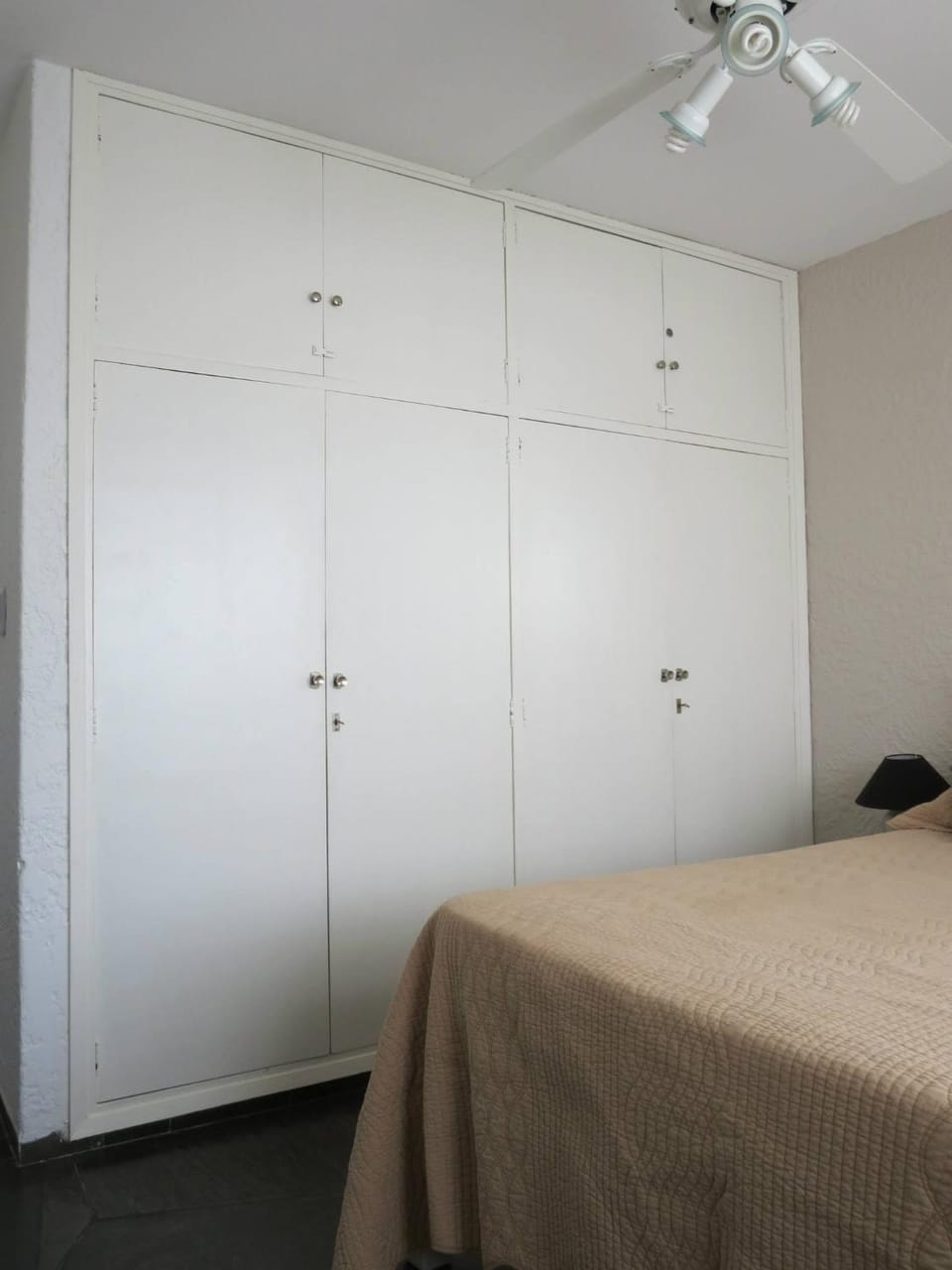 Bed, Photo of the whole room, Bedroom, fireplace, wardrobe