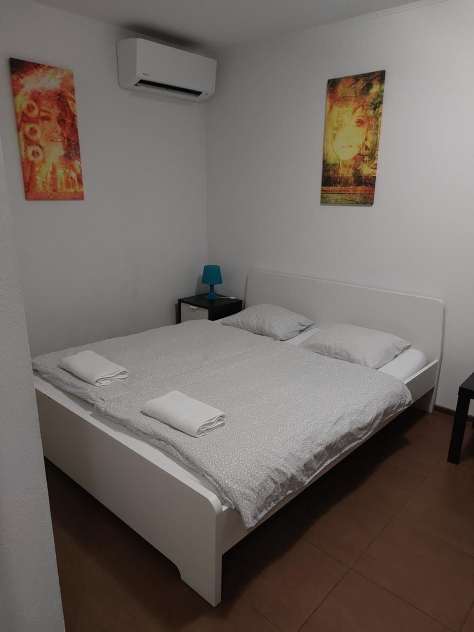 Bedroom, air conditioner