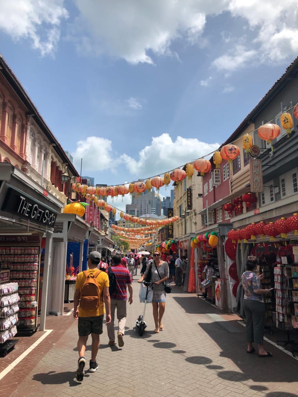 Nearby landmark, Restaurant/places to eat, Karaoke, Nightclub / DJ, Evening entertainment, Supermarket/grocery shop, Shopping Area