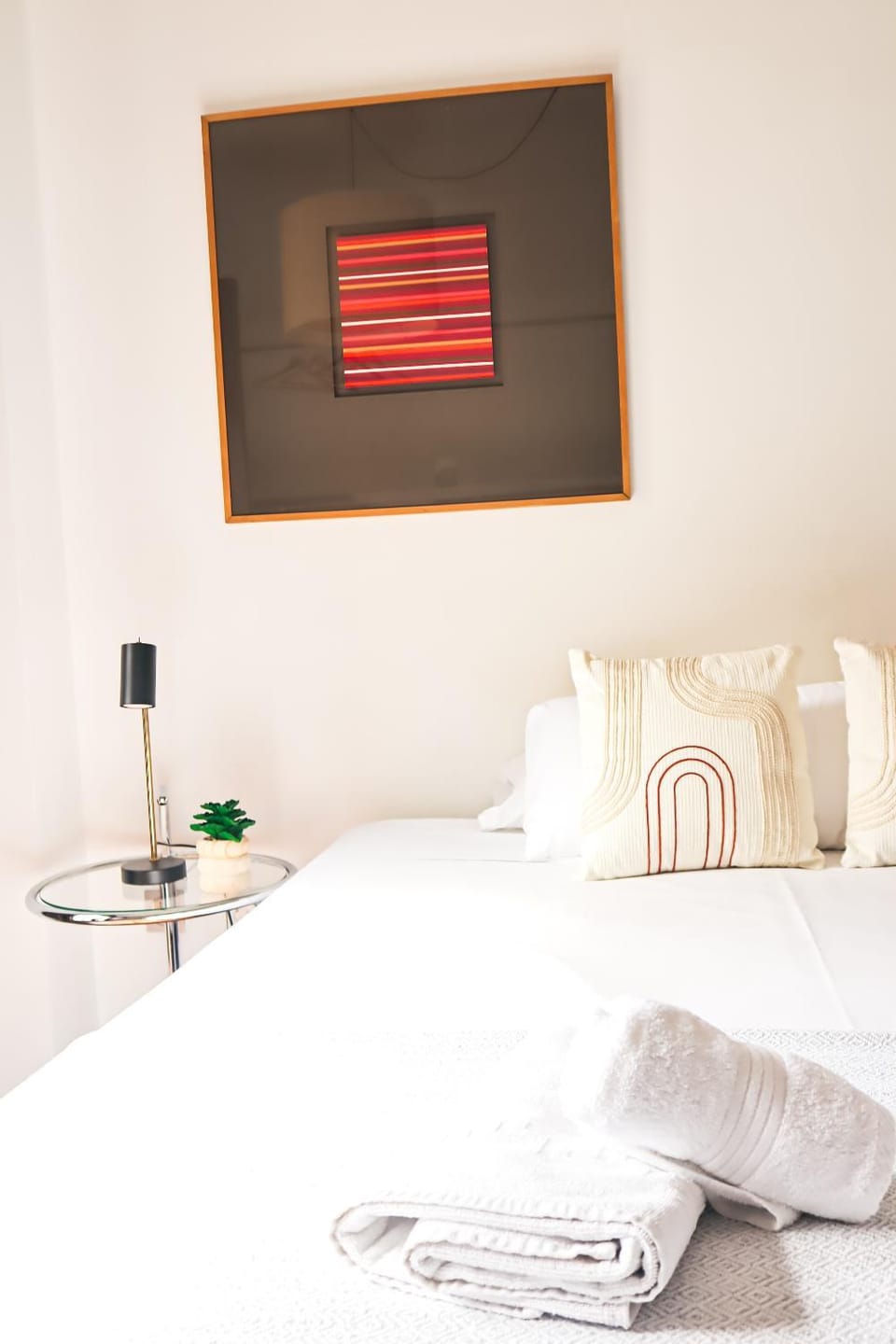 Bed, towels