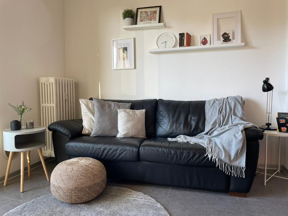 Vivapartments MilanoInganni - M1 Duomo 15 min, M4 Linate Apartment in Milan