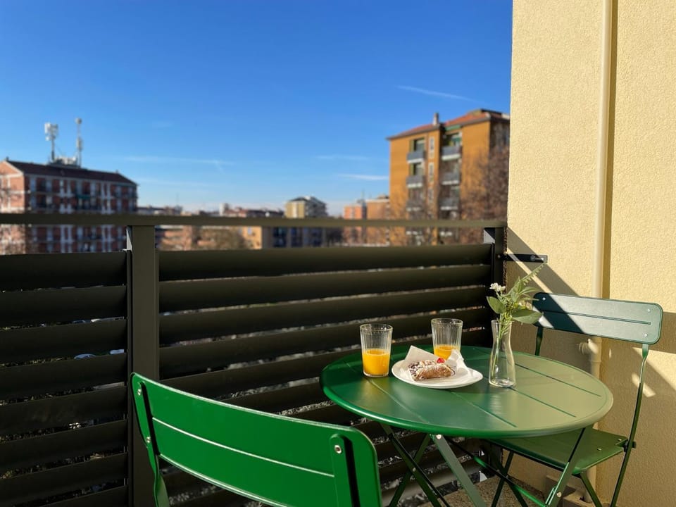Vivapartments MilanoInganni - M1 Duomo 15 min, M4 Linate Apartment in Milan