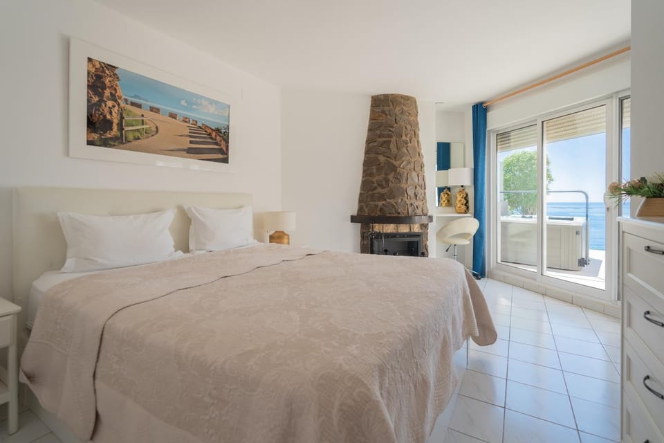 Bed, View (from property/room), Bedroom, Sea view, fireplace