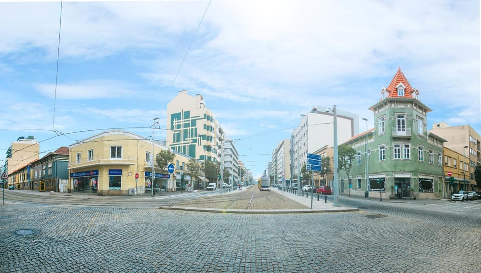 Facade/entrance, Location