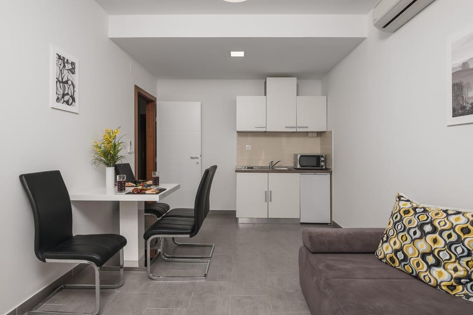 Kitchen or kitchenette, Living room, Dining area