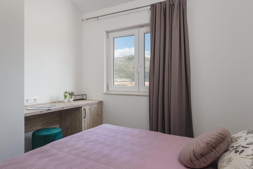 Nearby landmark, Bed, Bedroom