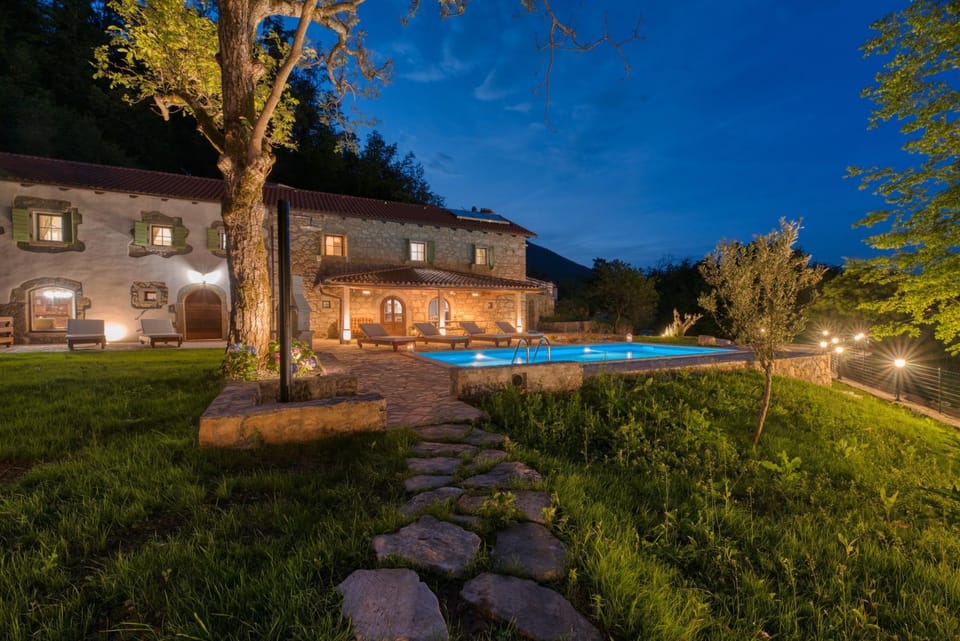 Property building, Garden, Swimming pool, Swimming pool