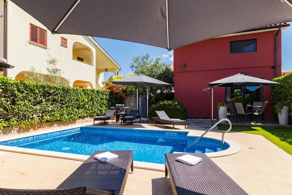 Property building, Swimming pool