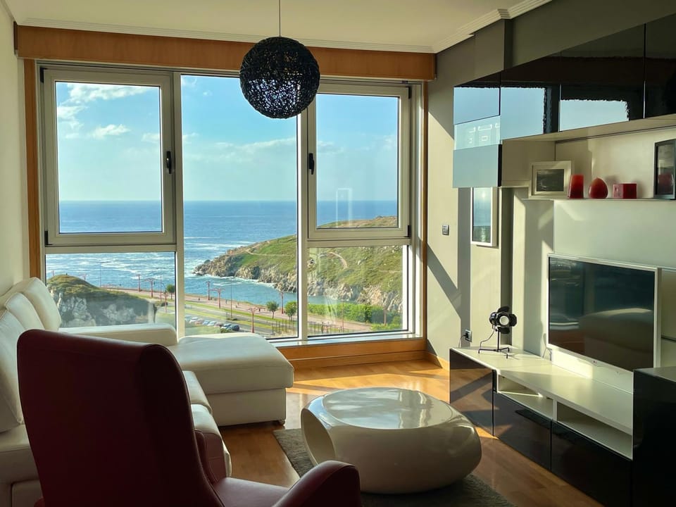 Parking, vistas al mar y tres habitaciones Apartment in A Coruna