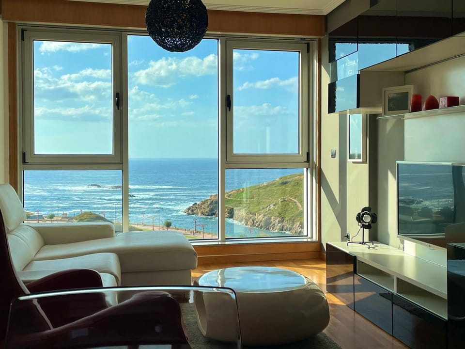 Parking, vistas al mar y tres habitaciones Apartment in A Coruna