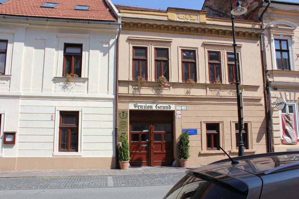Facade/entrance